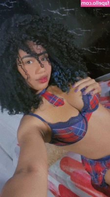 hilaryebony_ [ hilaryebony ] - If I tell one of you cucks to go order me something off of my