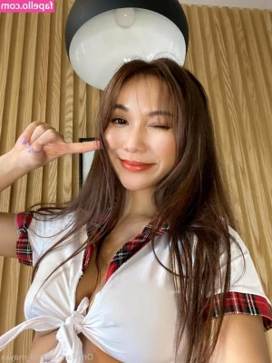lil_mayaa [ lil-mayaa ] - Cum on my tits this morning 😜