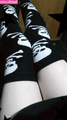 hanako_n0vikov [ hanako-n0vikov ] - Edging and cumming all over my favorite underwear