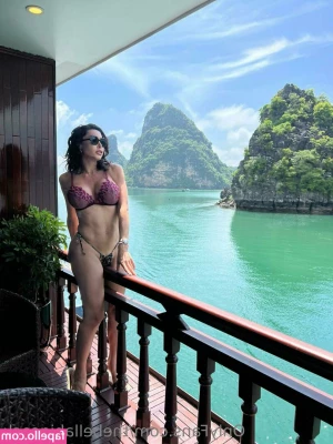 thebellabigcock - you can't worship me from all the way over there. Get closer