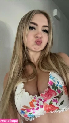 Turtleegirll - Pin me to the wall, baby! 😈