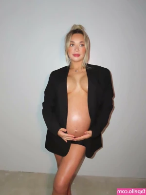 Natalie Decker [ natalie-decker ] - Just sent out FREE nudes to EVERYONE with their rebill on! If you