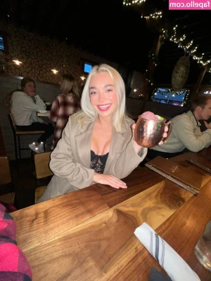 Natalie Decker [ natalie-decker ] - What do you like more ?