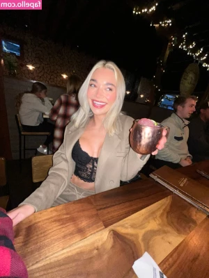 Natalie Decker [ natalie-decker ] - Happy HUMP DAY