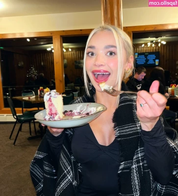 Natalie Decker [ natalie-decker ] - Even my mild site can get a little hot from time to time   Follow my