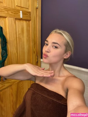 Natalie Decker [ natalie-decker ] - taking my pants off for u 😋