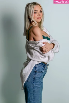 Natalie Decker [ natalie-decker ] - Just a little askew