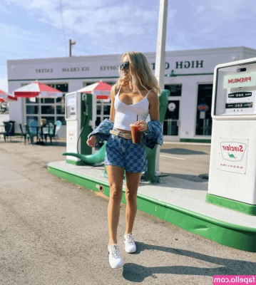 Natalie Decker [ natalie-decker ] - What happens under the blanket stays under the blankets😈 can you