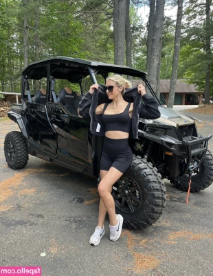 Natalie Decker [ natalie-decker ] - Looking for a petite little freak who moves at your every command and