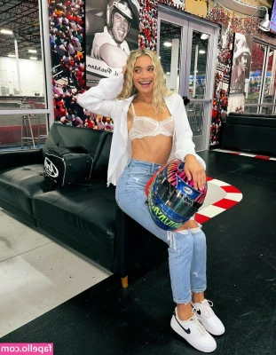 Natalie Decker [ natalie-decker ] - Pace ท องเท ยวม นก จะประมาณน 