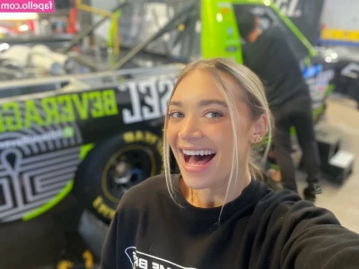 Natalie Decker [ natalie-decker ] - I hope every had a wonderful easter! Love you guys!