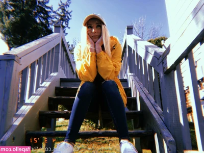 brittneysoles - Who's gonna make my day today? Waiting for volunteers ...