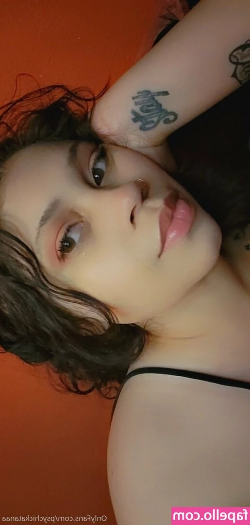 itsaaliyahjadee - Now if only i had someone to sit on