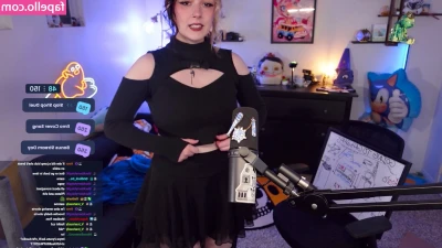 Helloneptune - Tip if you wanna see more of this thick ass. 🥵 don't you want to