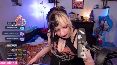 Helloneptune - Thinking of shaving my bush 🪒🪒 ♡♡♡