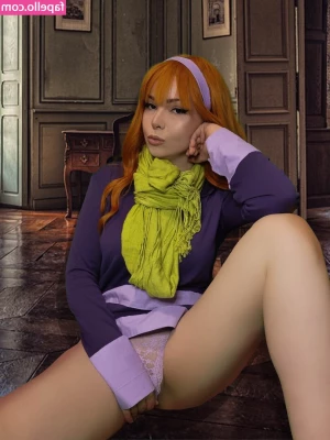 Velma & Daphne Cosplay [ velma-daphne-cosplay ] - Just flexing my cock in the barn