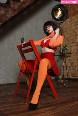 Velma & Daphne Cosplay [ velma-daphne-cosplay ] - Sweet dreams all my lovely horny people 😜🌸