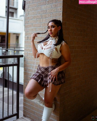 itssarapr - shower w me ?…