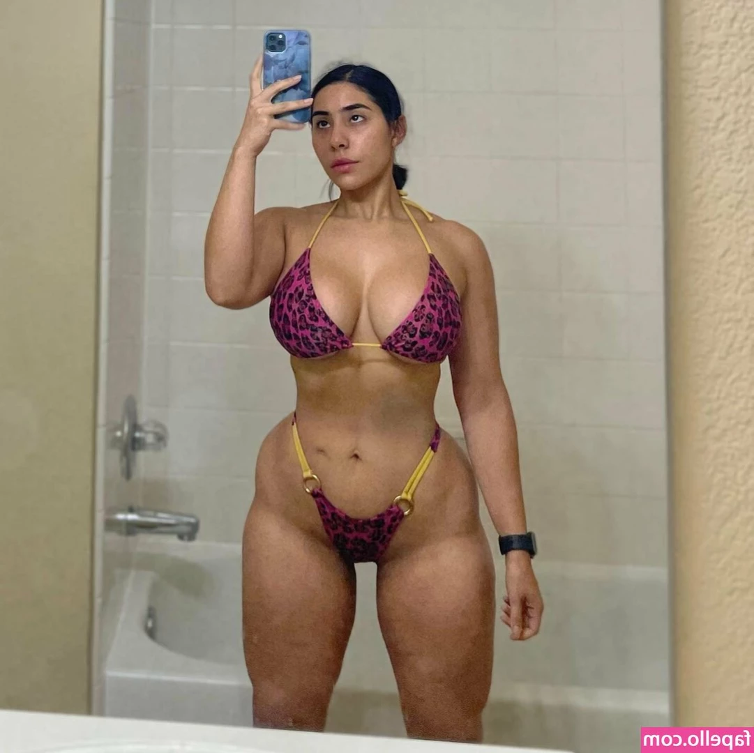 itssarapr - Because who doesn t wanna see tits