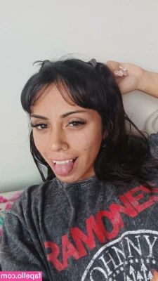 sophie.cherry [ sophie-cherry ] - Two Sexy MILFs Invite Friends Over… My First RAW Full Swap with the