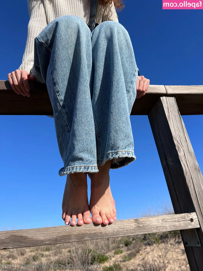 evifeet_free [ evifeet-free ] - At home Booty    1 Weighted double lunge 3set 10 reps each leg  2