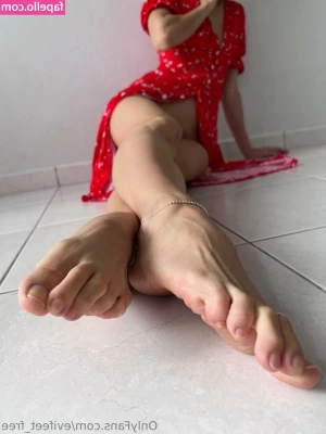 evifeet_free [ evifeet-free ] - Can I help you cum tonight