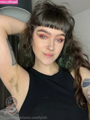 rae_moonfree [ rae-moonfree ] - I look so cute and totally innocent, not like someone who would
