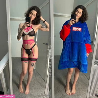 rae_moonfree [ rae-moonfree ] - Fun live stream we make believed the chat was a doctor and I was a