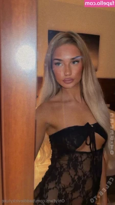 Baddie Vicky Luxe [ baddie-vicky-luxe ] - Let's make it a foursome?😋
