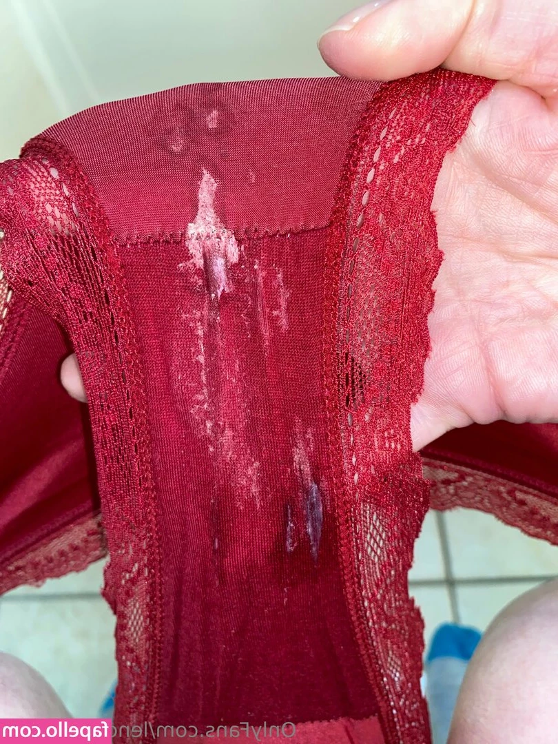 lenore.leander [ lenore-leander ] - Here's a sneak preview of my new topless video, "Devil In A Red
