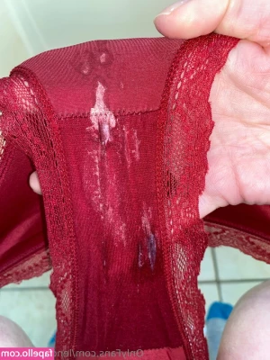 lenore.leander [ lenore-leander ] - Here's a sneak preview of my new topless video, "Devil In A Red
