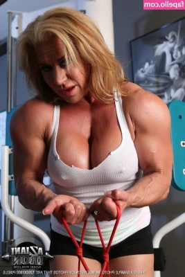 Wanda Moore [ wanda-moore ] - Towel & Toes