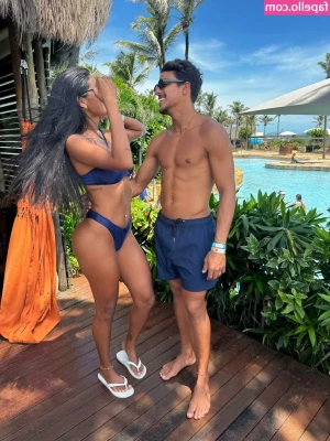 Pocah - John cheated on Bella with me :P // il trompe sa meuf avec moi...