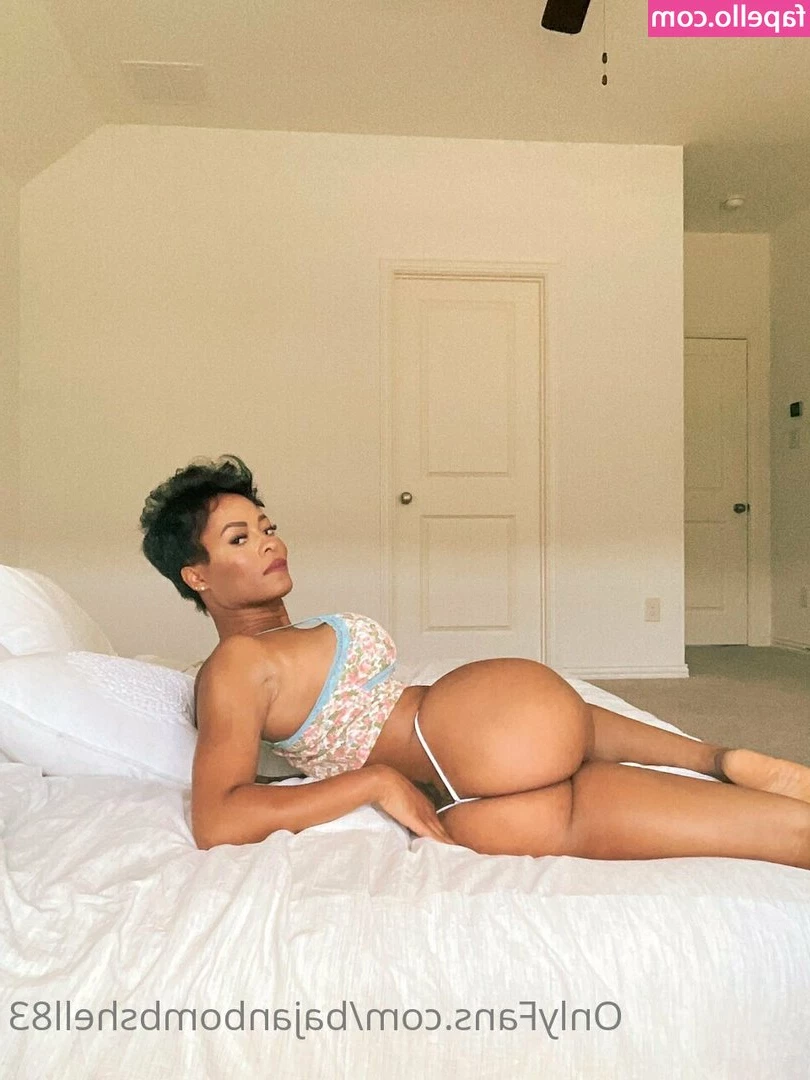 Kristal Marshall [ kristal-marshall ] - it too big for my p...y 😯👀