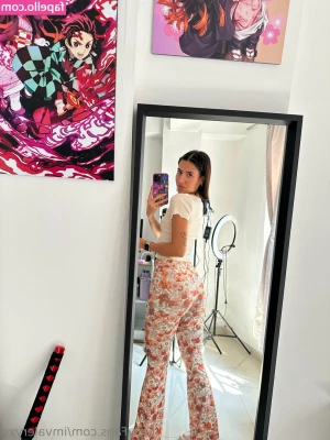 imvaleryxo - just bein cute with no panties on 🙈 and showing you my titties and