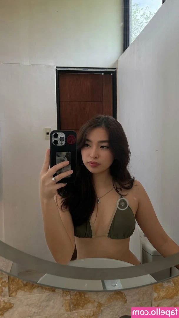 Janna Chua [ janna-chua ] - Sending out soon a new blow job vid from the Christmas spirit of