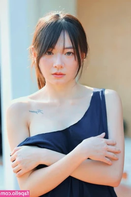 Yunjing Saehun [ yunjing-saehun ] - You gotta love a black and white combo! 😍