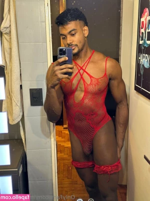 imroger_free [ imroger-free ] - Do I look good in this outfit?😍😍💦
