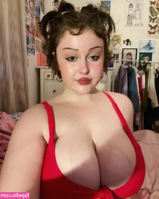 Milabloom - My super cute friend Billie just made an onlyfans account 🥰 I've