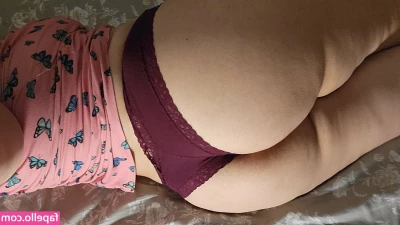 jenredbr - Waking up and releasing a load before walking into the gym...