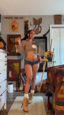 Aaliyeezy - Just a sample of my life at the current moment 🤣🤣🤣