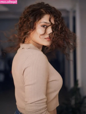 Ritika Singh [ ritika-singh ] - Messy hair...but i don`t care my body looks faboulous!
