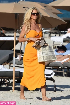 Victoria Silvstedt [ victoria-silvstedt ] - What a treat for this trample slave - He got himself a nice handjob