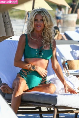 Victoria Silvstedt [ victoria-silvstedt ] - like it better from the front or the back