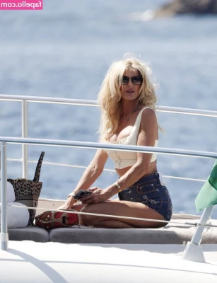 Victoria Silvstedt [ victoria-silvstedt ] - hate to see you go  but love to watch you leave