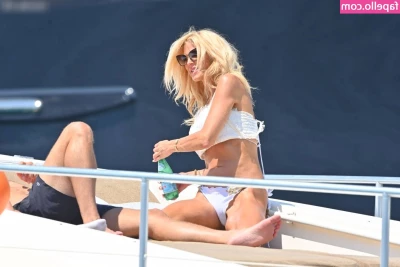 Victoria Silvstedt [ victoria-silvstedt ] - Quem gosta de ladinho bem gostoso   Who likes a very tasty side