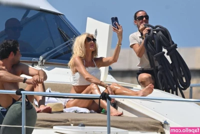 Victoria Silvstedt [ victoria-silvstedt ] - What is your favorite thing to do