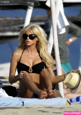 Victoria Silvstedt [ victoria-silvstedt ] - definately had some fun with her  only 4 11
