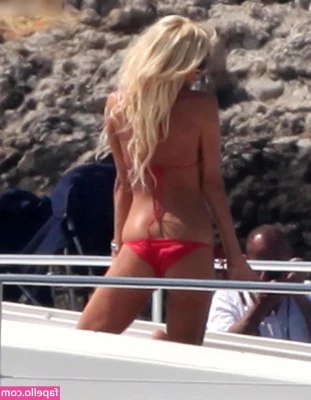 Victoria Silvstedt [ victoria-silvstedt ] - I'm fresh out of the shower.. looking like this.. what do you do? ;) part 1