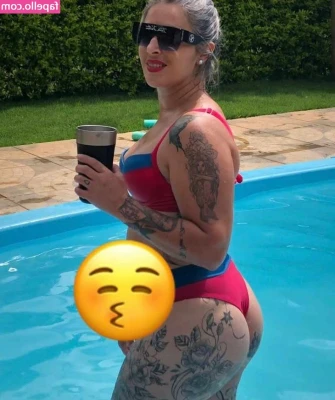 Alyny_valin [ alyny-valin ] - Left the house with no panties today 🫢 Do you like easy access?